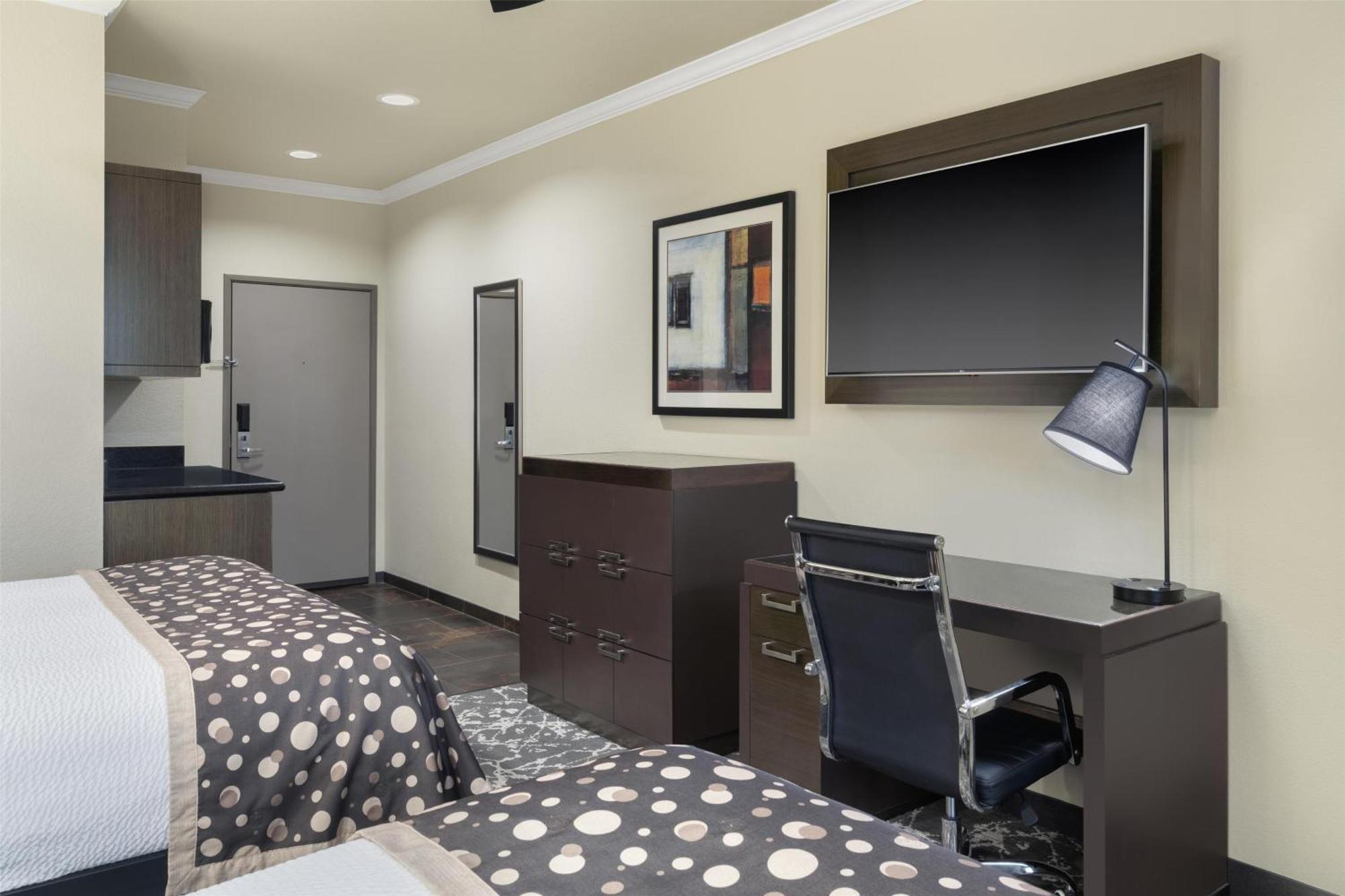 Best Western Premier Crown Chase Inn & Suites Denton Exterior photo