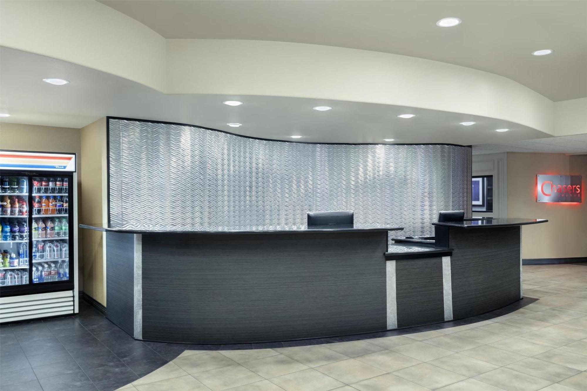 Best Western Premier Crown Chase Inn & Suites Denton Exterior photo