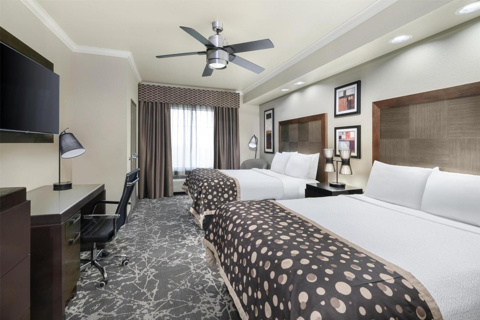 Best Western Premier Crown Chase Inn & Suites Denton Exterior photo